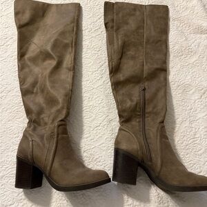 Stylish Tan Knee-High Women's Boots